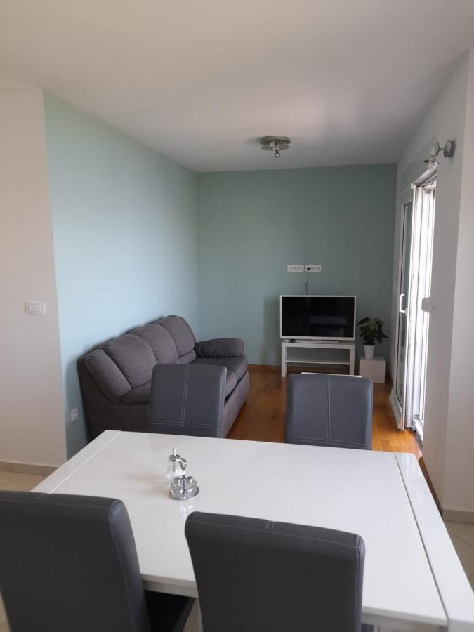 Kike Apartment Omiš Buitenkant foto